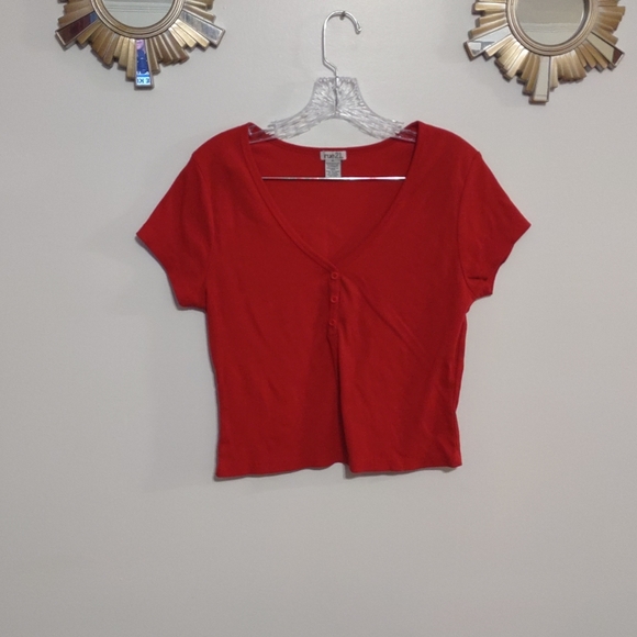Rue 21 Sexy Red Short Sleeves Top with V-neck Buttons Size XL (Slim) - Picture 7 of 7